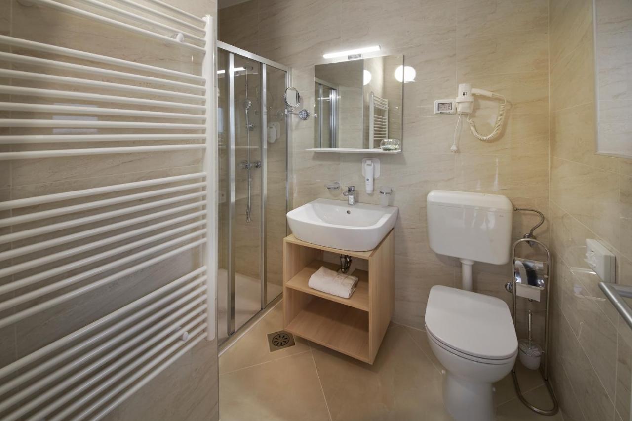 Villa Cedra - Hotel&Resort Adria Ankaran Exteriör bild
